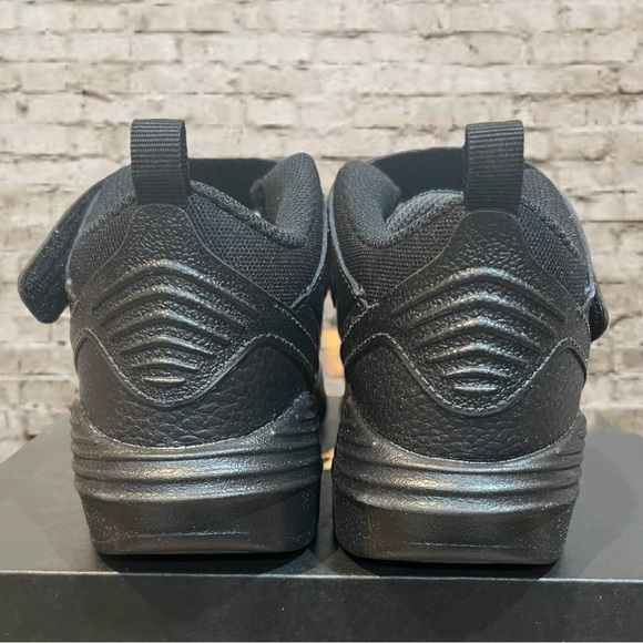 NEW Boys Jordan Max Aura 5 - Picture 3 of 8